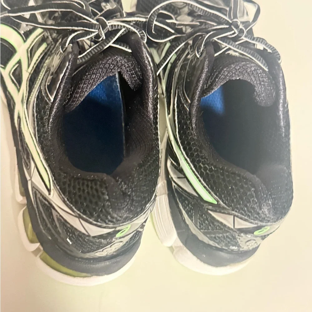 Asics dynamic sneakers